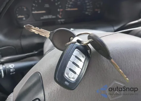 2000 Dodge Grand Caravan Sport from USA, damaged, VIN 1B4GT44L4YB570744